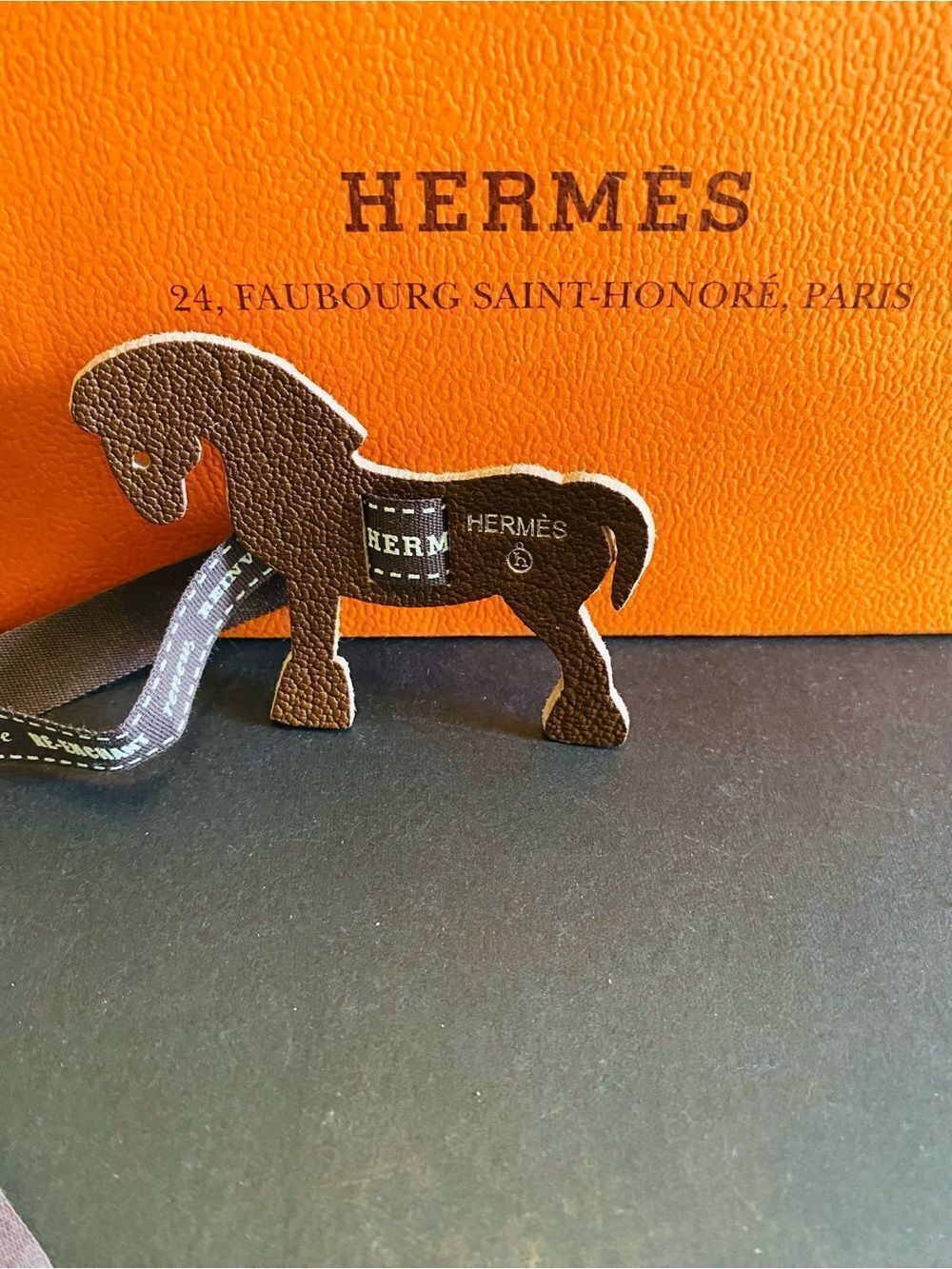 🛍️Hermès Authentic Petit H Brown Leather Horse Charm with Hermes Ribbon